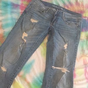 AE distressed light wash jeans 6 reg